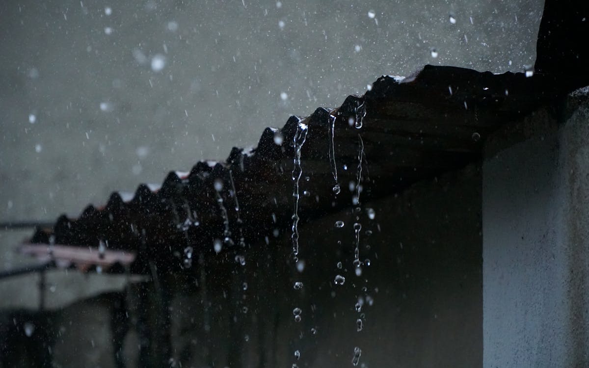 Que faire après une tempête sur sa toiture ?